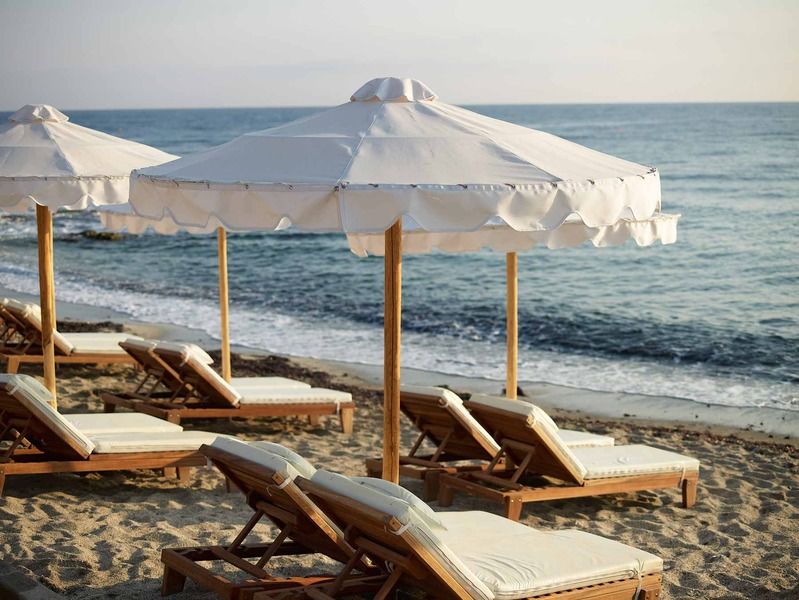 มิตซิส ลากูนา รีสอร์ต แอนด์ สปา Hotel แอร์ซอนิสซอส ภายนอก รูปภาพ Beach chairs and umbrella